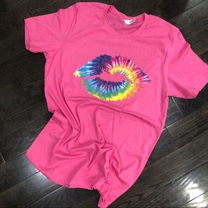 Bella canvas tie dye lips graphic tee